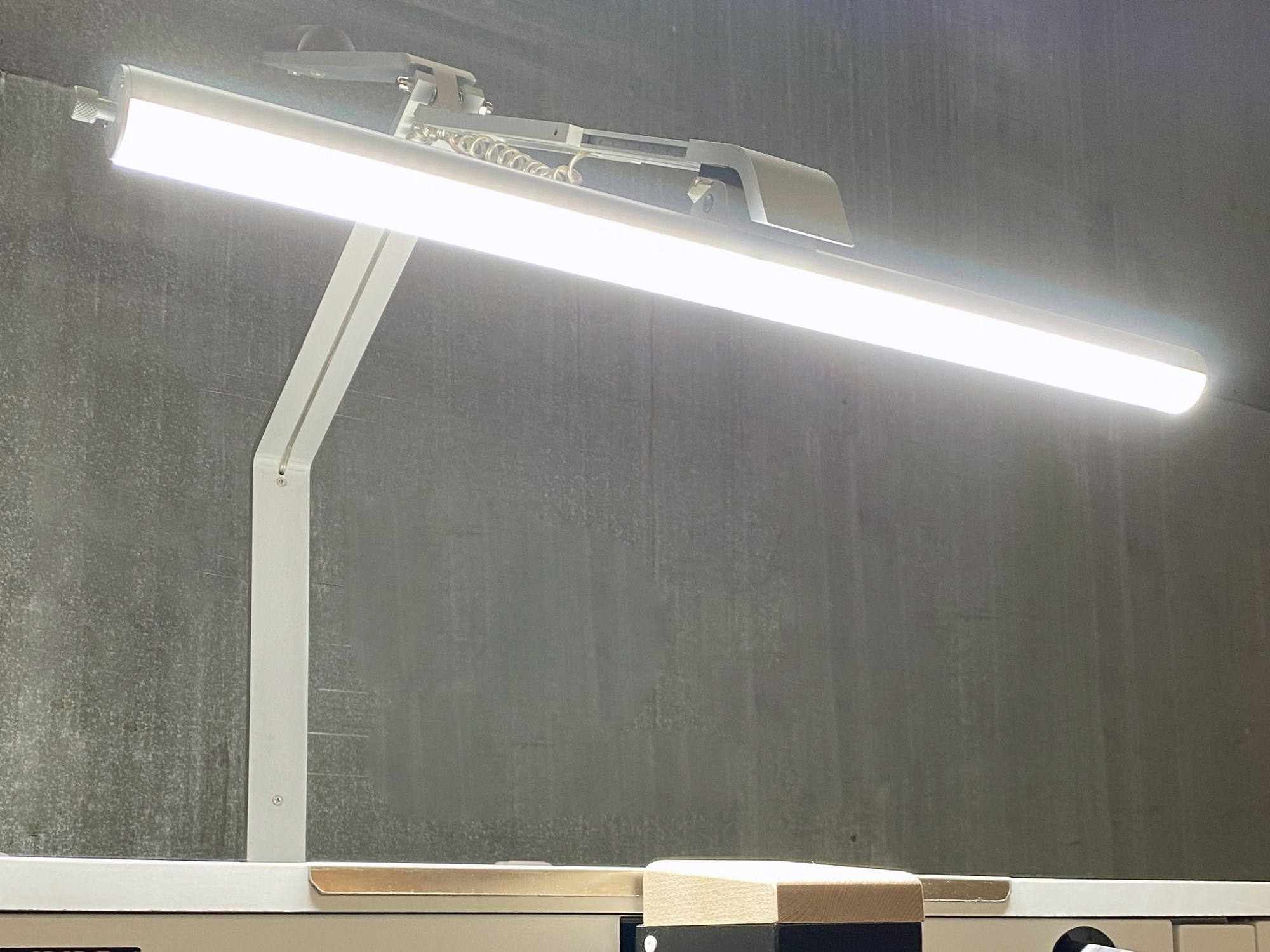 FLY: lampes pour les etabli prothèse dentaire