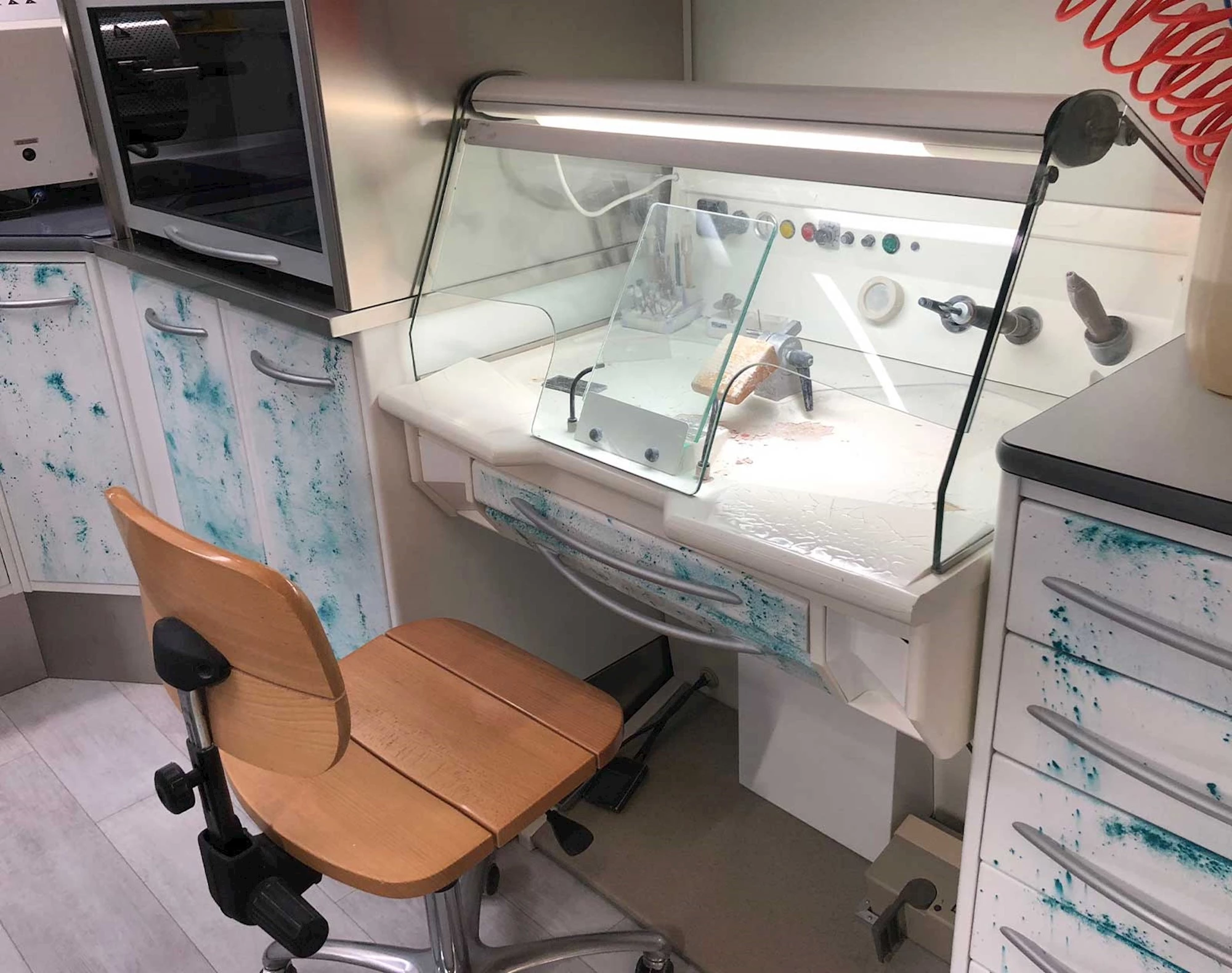 Production de paillasses pour laboratoires dentaires