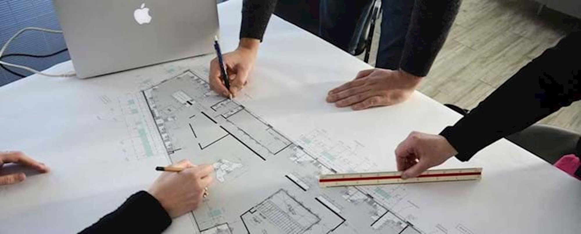 DA 30 ANNI NEL SETTORE DENTALEDal 1986 IRIDE international progetta e realizza arredamento e accessori, per studi dentistici e laboratori odontotecnici nel suo stabilimento di Azzano Decimo in provincia di Pordenone.