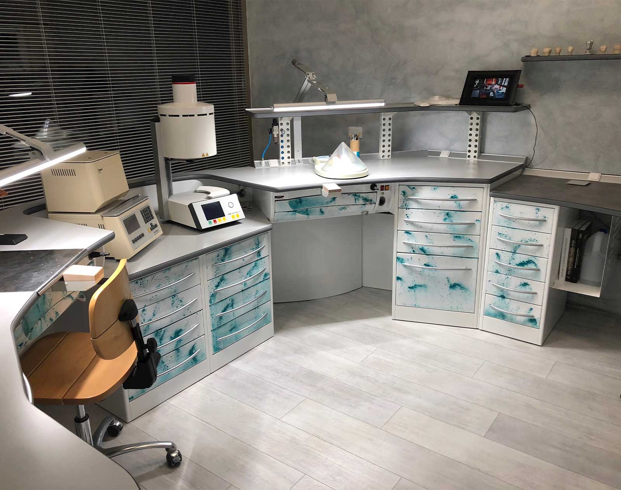 Design e produção de mobiliário para laboratórios dentários